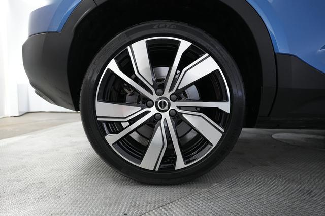 2021 Volvo XC40 Recharge — photo 7 of 20