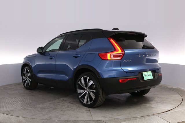 2021 Volvo XC40 Recharge — photo 13 of 20