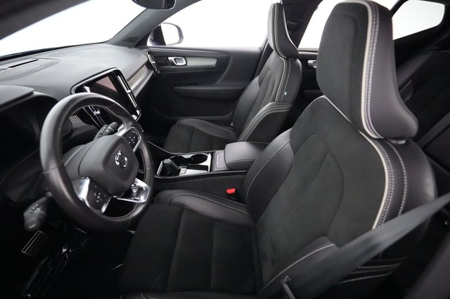 2021 Volvo XC40 Recharge — photo 3 of 20