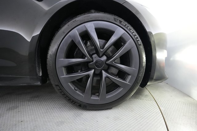 2022 Tesla Model S — photo 16 of 24