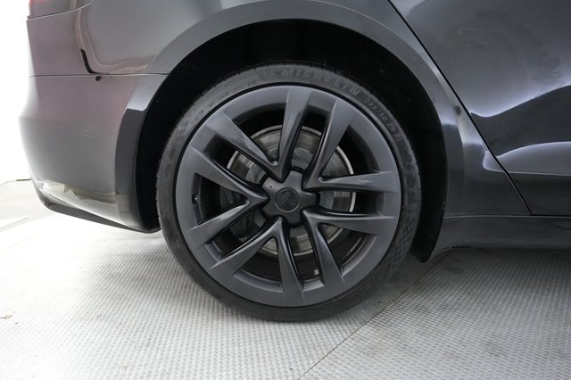 2022 Tesla Model S — photo 17 of 24