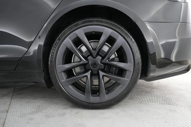 2022 Tesla Model S — photo 7 of 24