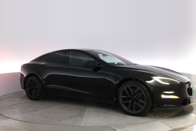 2022 Tesla Model S — photo 11 of 24