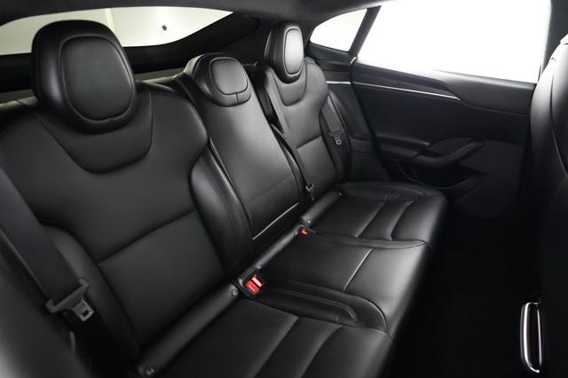 2022 Tesla Model S — photo 4 of 24