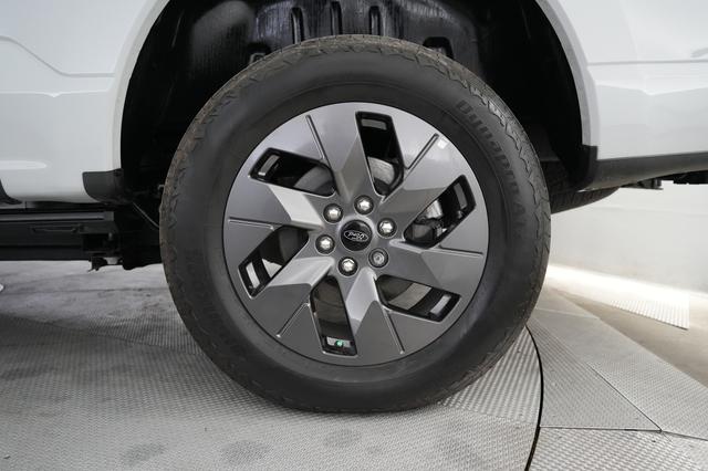 2023 Ford F-150 Lightning — photo 7 of 15