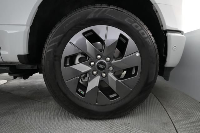 2023 Ford F-150 Lightning — photo 10 of 15