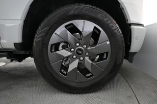 2023 Ford F-150 Lightning — photo 10 of 15