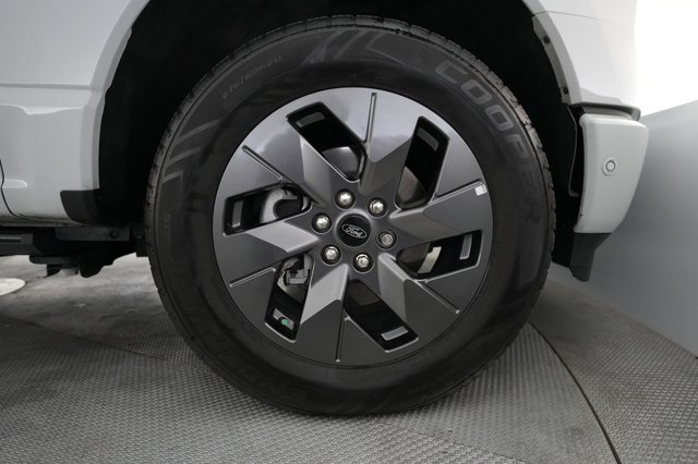 2023 Ford F-150 Lightning — photo 10 of 15