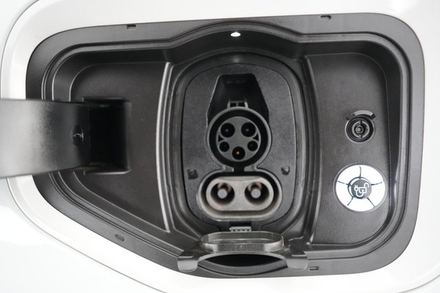 2023 Ford F-150 Lightning — photo 8 of 15
