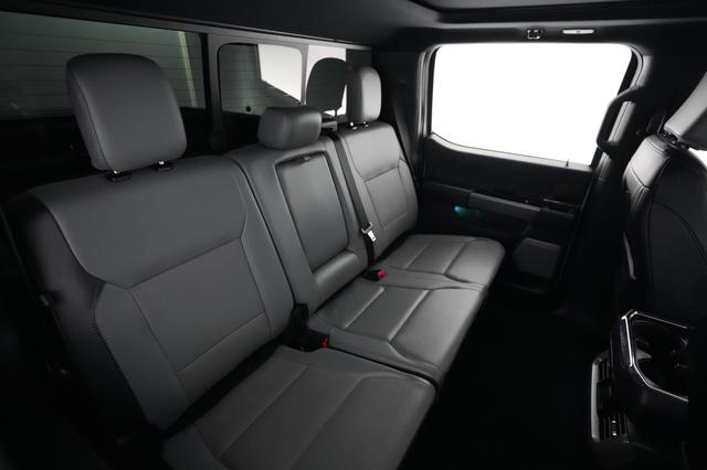 2023 Ford F-150 Lightning — photo 4 of 15