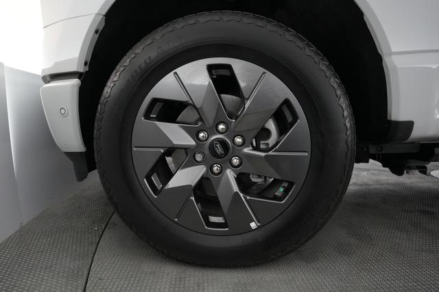 2023 Ford F-150 Lightning — photo 9 of 15