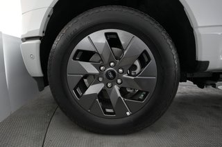 2023 Ford F-150 Lightning — photo 9 of 15