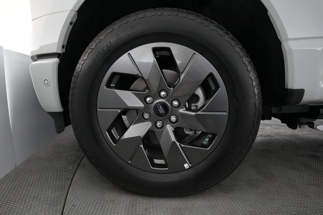 2023 Ford F-150 Lightning — photo 9 of 15