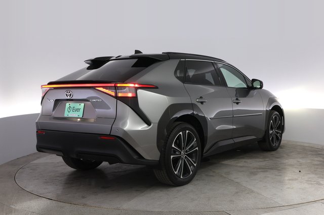2023 Toyota bZ4X — photo 2 of 20