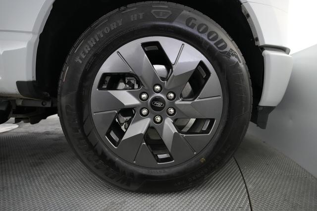 2024 Ford F-150 Lightning — photo 10 of 15