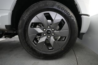2024 Ford F-150 Lightning — photo 10 of 15