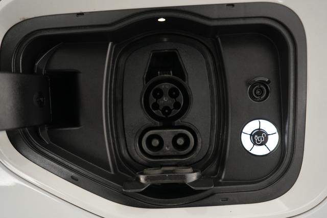 2024 Ford F-150 Lightning — photo 8 of 15