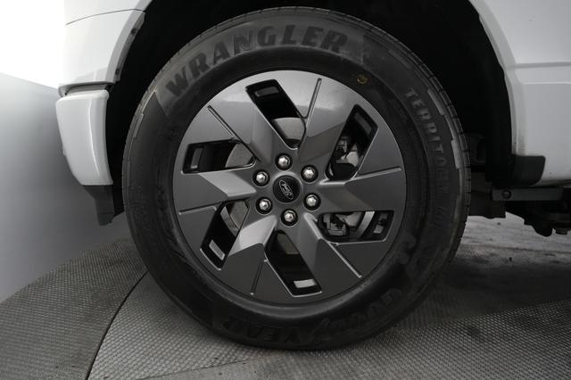 2024 Ford F-150 Lightning — photo 9 of 15