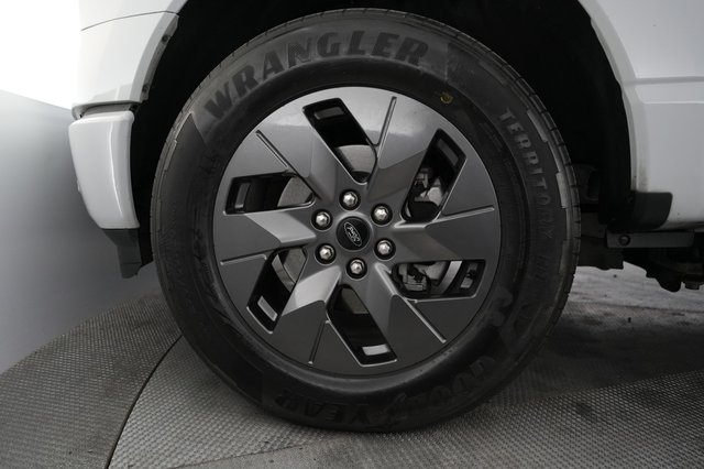2024 Ford F-150 Lightning — photo 9 of 15