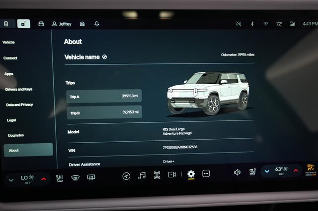 2024 Rivian R1S — photo 5 of 21