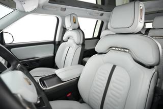 2024 Rivian R1S — photo 3 of 21