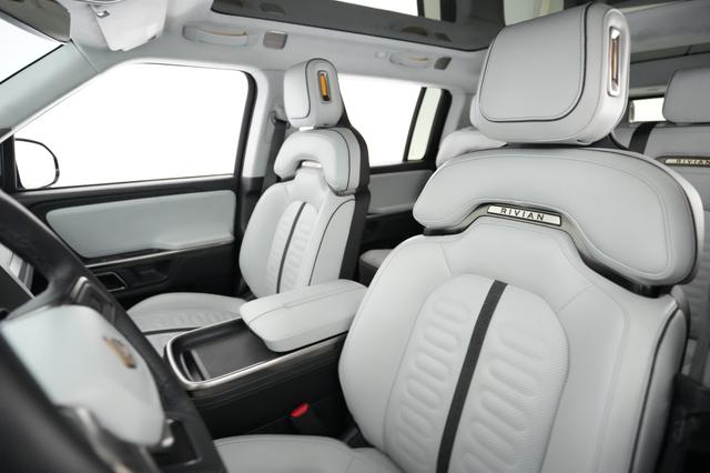 2024 Rivian R1S — photo 3 of 21