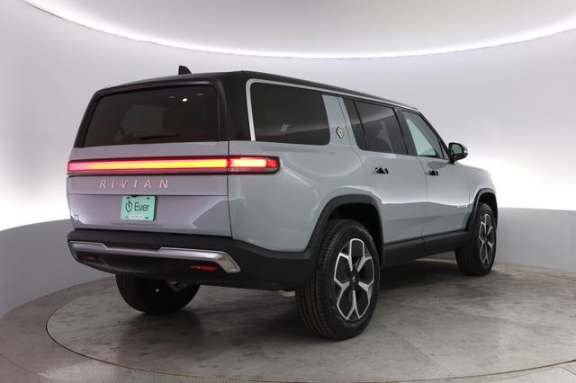2024 Rivian R1S — photo 2 of 21