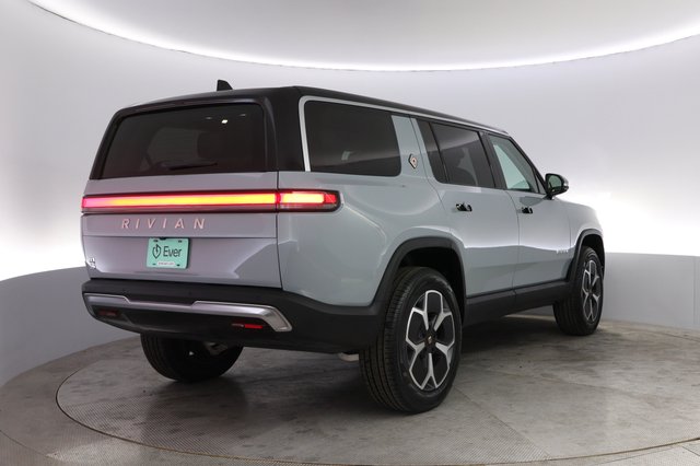 2024 Rivian R1S — photo 2 of 21