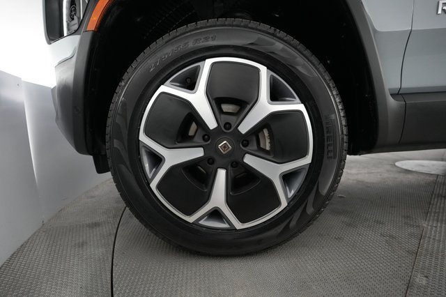2024 Rivian R1S — photo 16 of 21