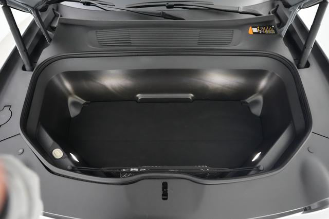 2024 Rivian R1S — photo 6 of 21