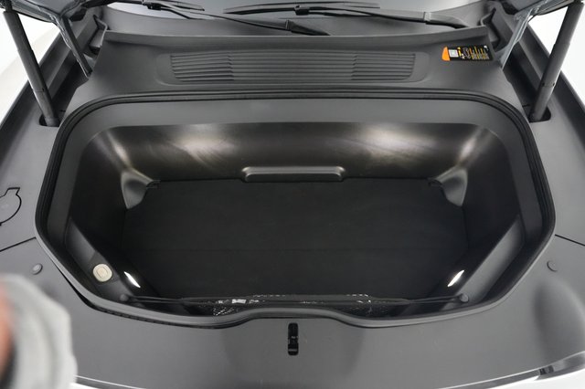 2024 Rivian R1S — photo 6 of 21