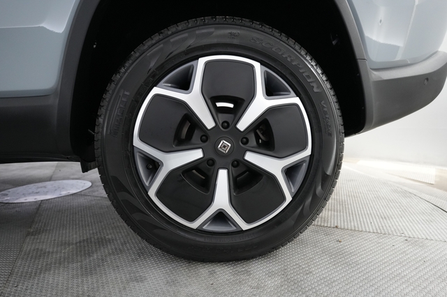 2024 Rivian R1S
