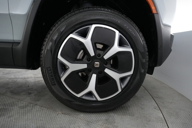 2024 Rivian R1S