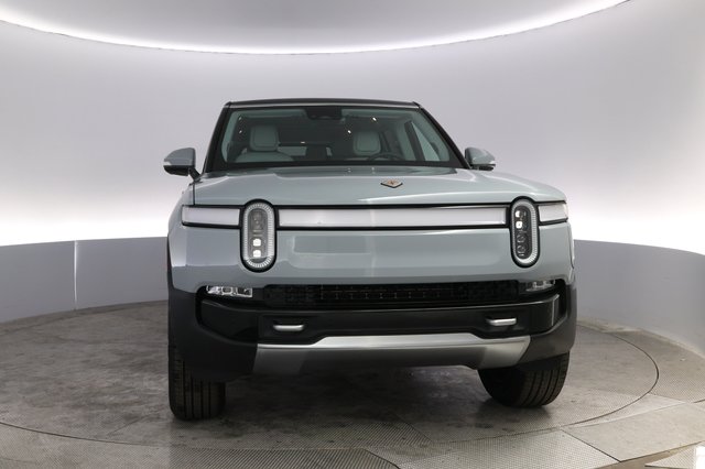 2024 Rivian R1S — photo 9 of 21
