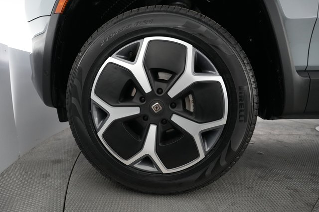 2024 Rivian R1S — photo 15 of 21