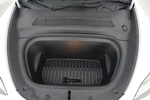 2024 Tesla Model Y — photo 20 of 21