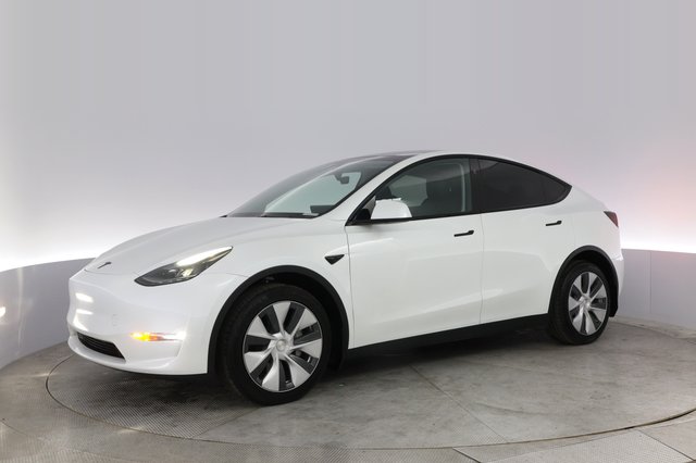 2024 Tesla Model Y — photo 14 of 21