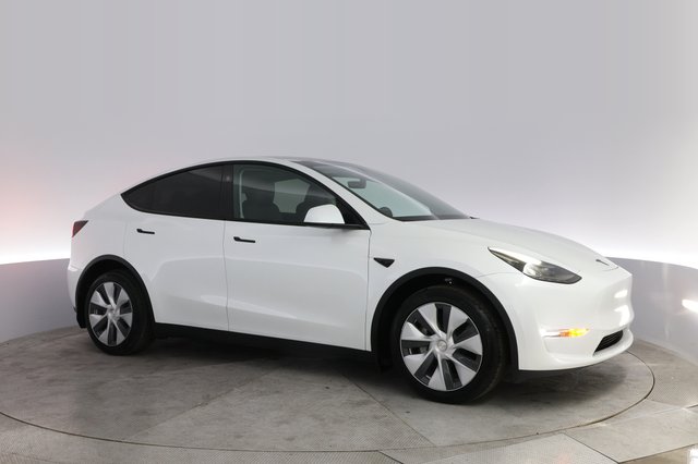 2024 Tesla Model Y — photo 11 of 21
