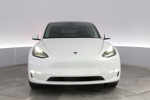 2024 Tesla Model Y — photo 9 of 21