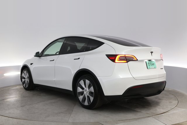 2024 Tesla Model Y — photo 13 of 21