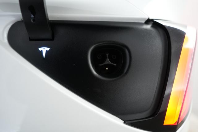 2024 Tesla Model Y — photo 8 of 21