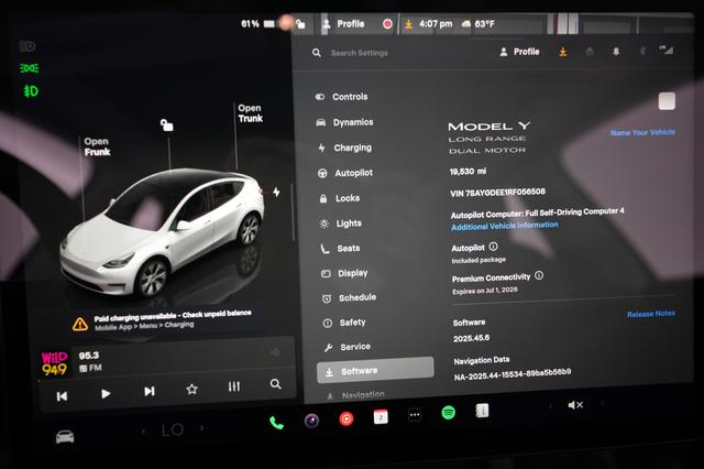2024 Tesla Model Y — photo 5 of 21