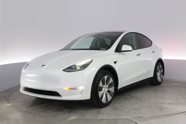 2024 Tesla Model Y — VIN 7SAYGDEE1RF056508