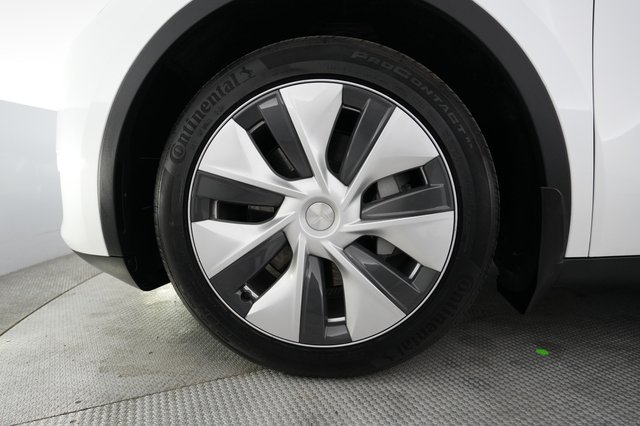 2024 Tesla Model Y — photo 15 of 21