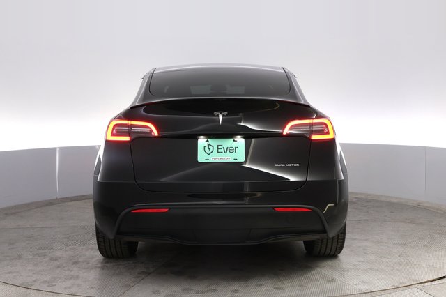 2025 Tesla Model Y — photo 12 of 22