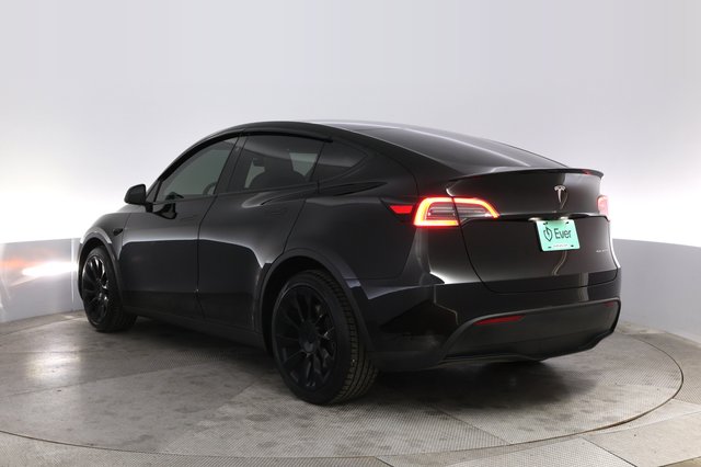 2025 Tesla Model Y — photo 13 of 22