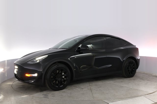 2025 Tesla Model Y — photo 14 of 22