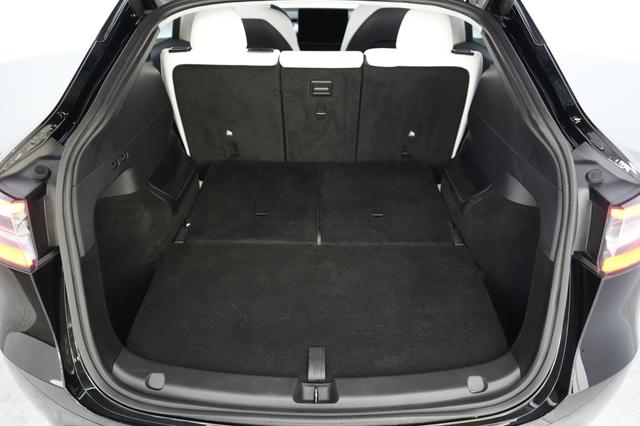 2025 Tesla Model Y — photo 6 of 22
