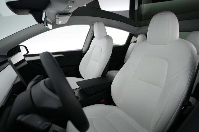 2025 Tesla Model Y — photo 3 of 22