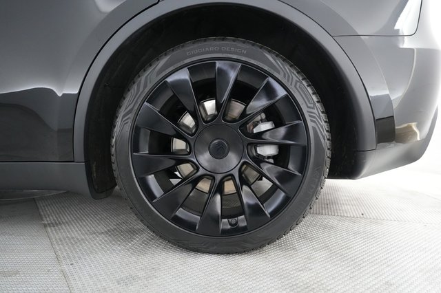 2025 Tesla Model Y — photo 7 of 22